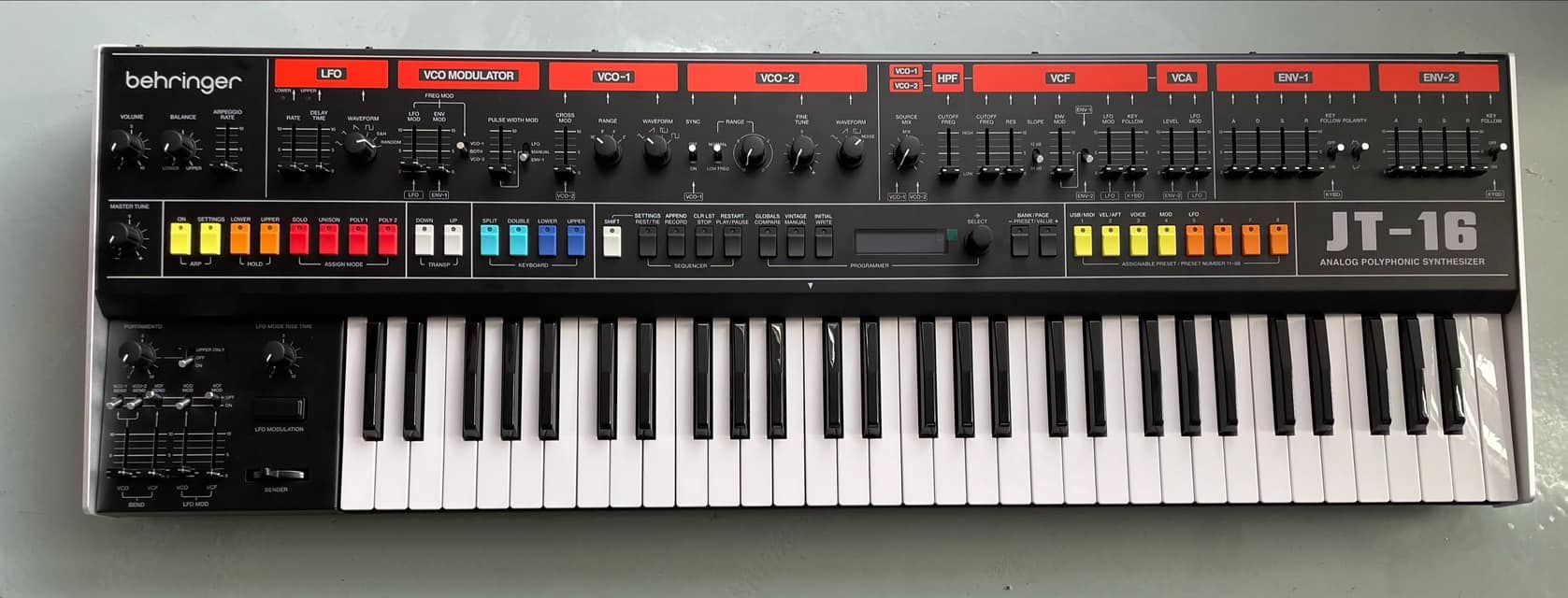 Behringer JT-16 | 1981年に発売された伝説のポリシンセ「JUPITER-8