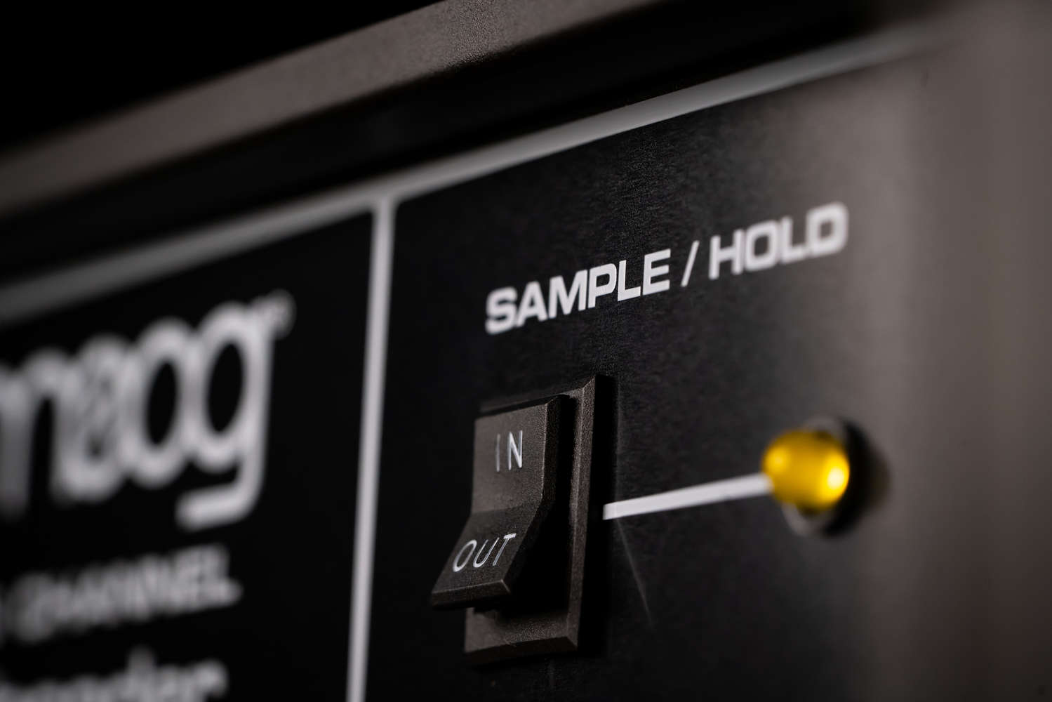 Moog 16 Channel Vocoder | 40年の時を経て復活した16バンドのアナログ