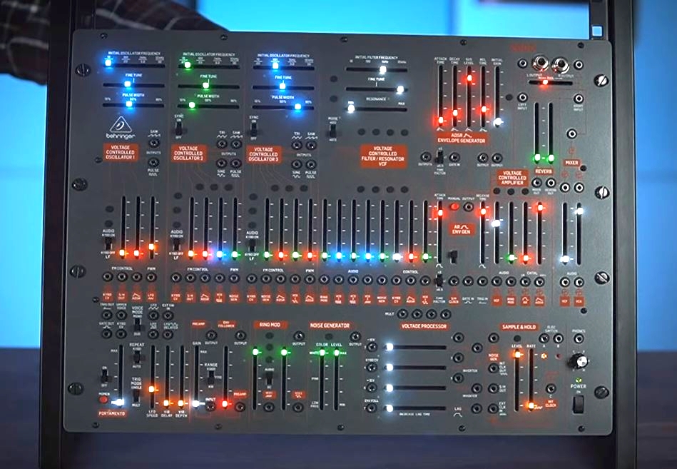 Behringer 2600 | 銘機 ARP2600 のリプロダクト Blue Marvin / Gray