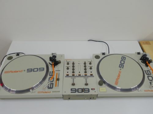 ローランド限定 ターンテーブル「TT-99」とDJミキサー「DJ-99」実機見
