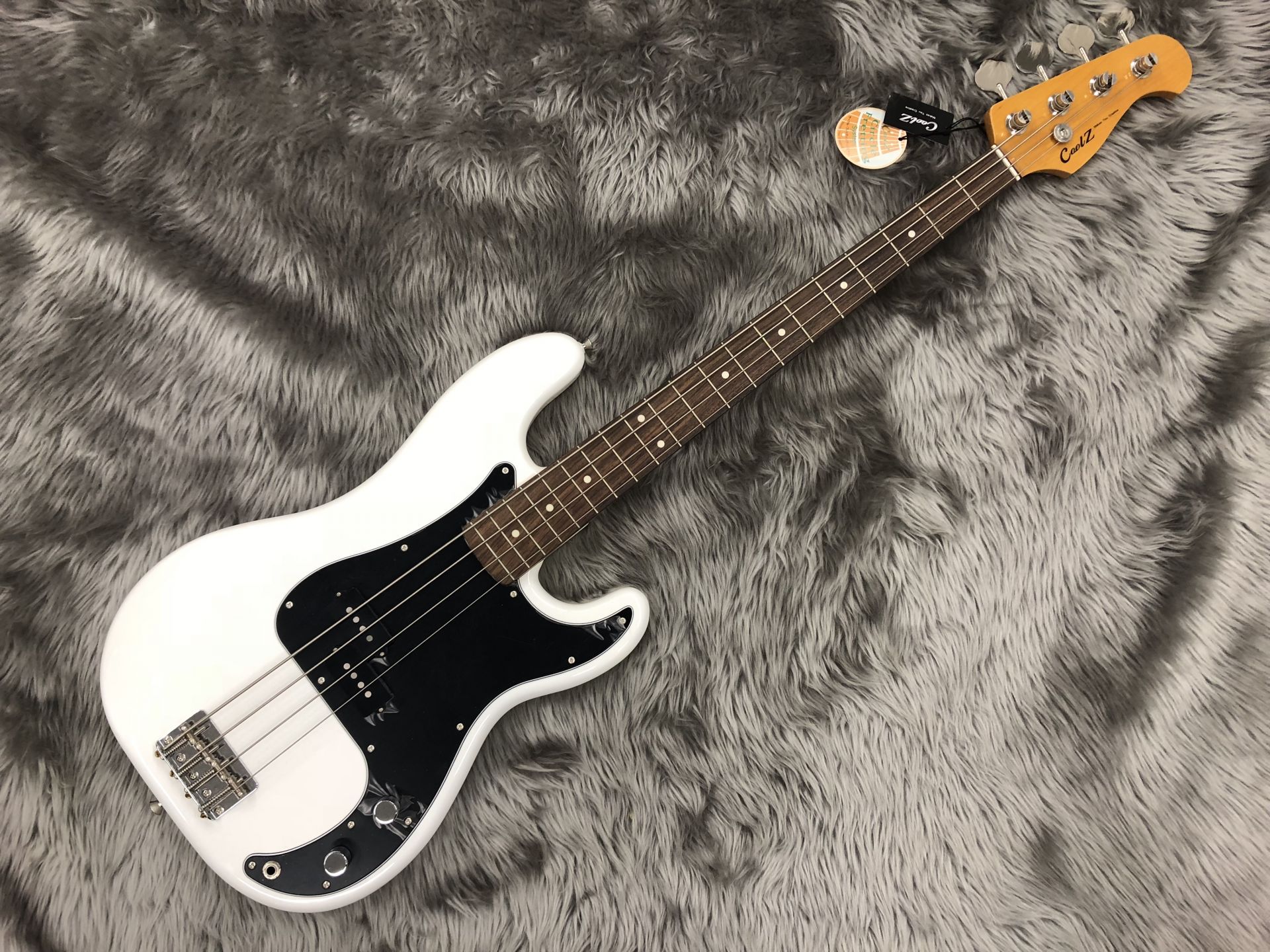 セール品情報】エレキベース Cool Z / ZPB-10R 1点限りのお買得品です