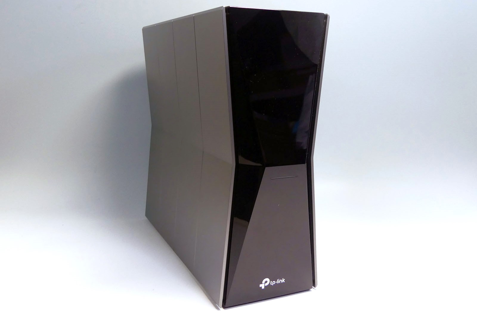 実効3GbpsのハイエンドWi-Fi 7ルーターがさらに安く！ 6GHz帯320MHz