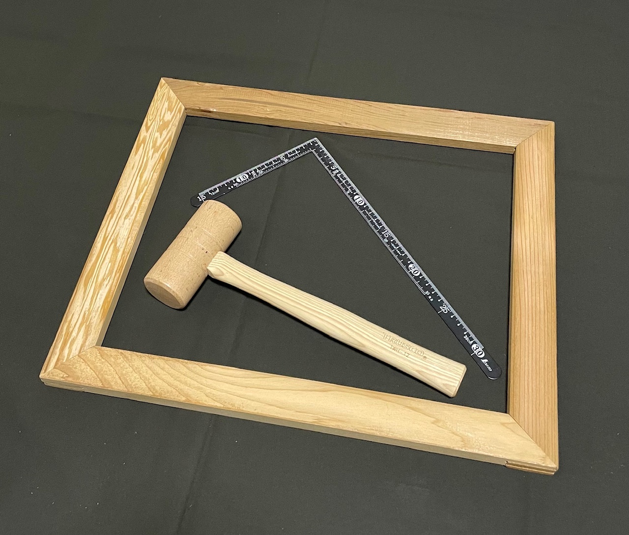 30分で完成】油絵キャンバスの木枠の組み立て方｜歪まない作り方