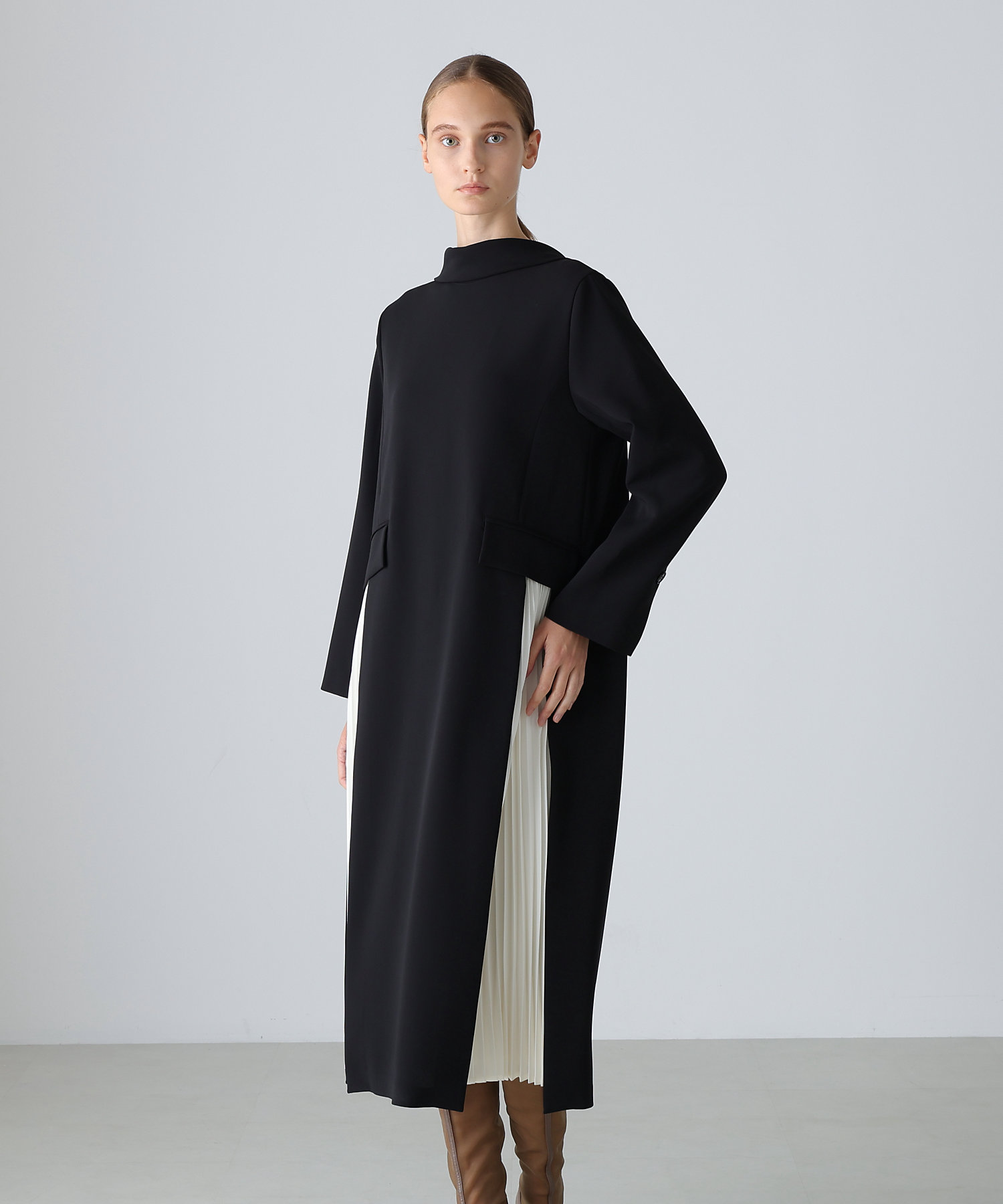 ◇バイカラープリーツワンピース（5315240021） | ADORE