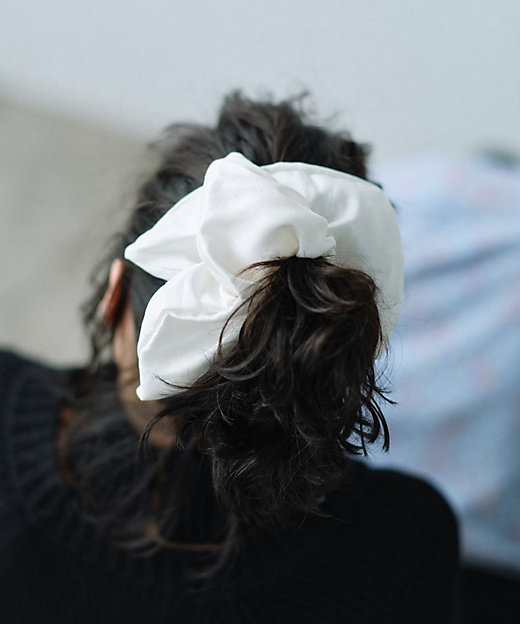 heyep｜Silk Square Medium Scrunchie