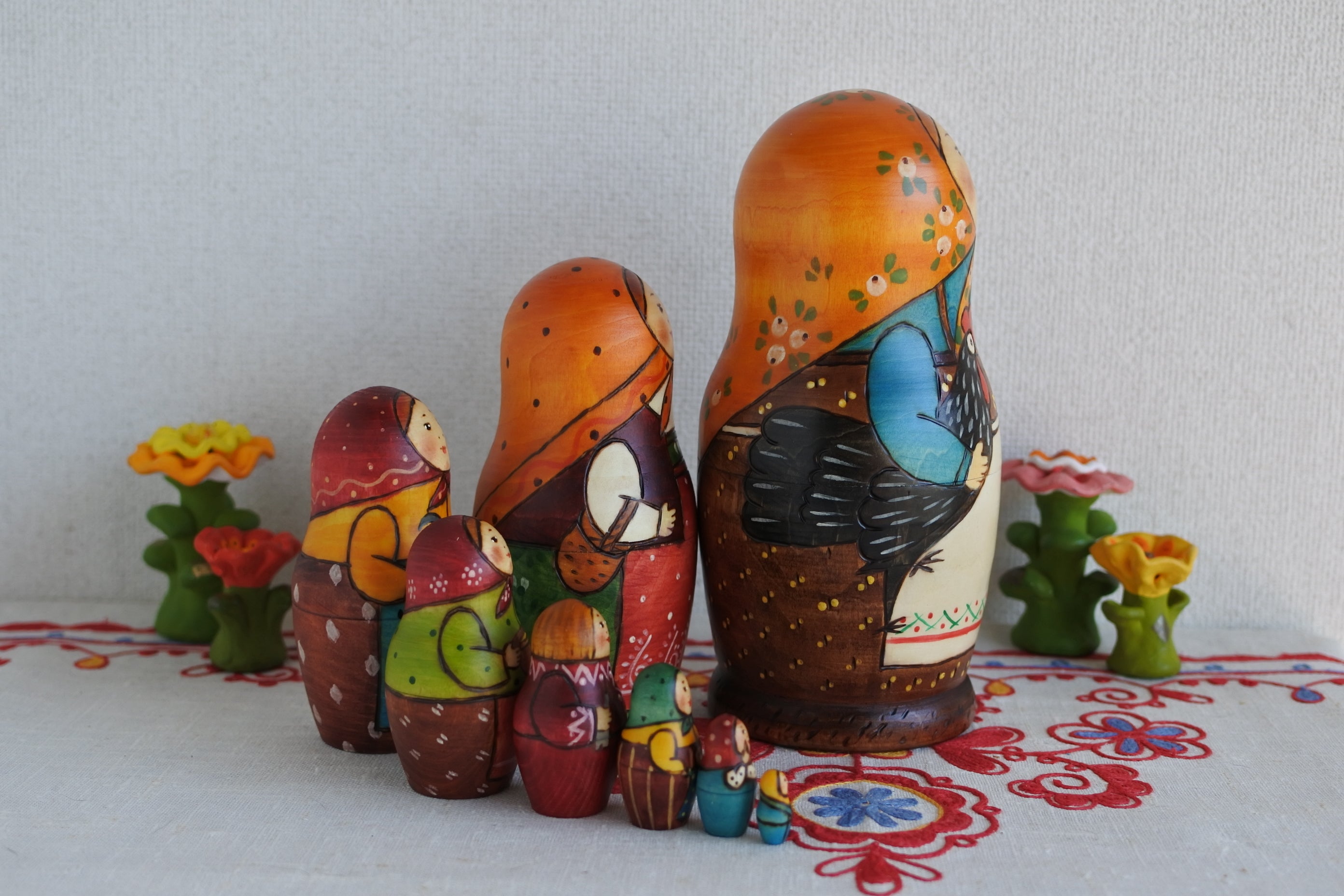 1900年復刻版マトリョーシカ 8ピース やまぶき色のプラトーク 一番最初
