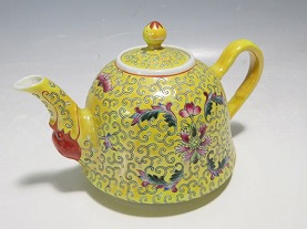 景徳鎮製 黄地粉彩唐草花文 急須】中国美術の買取実績一覧 - いわの美術