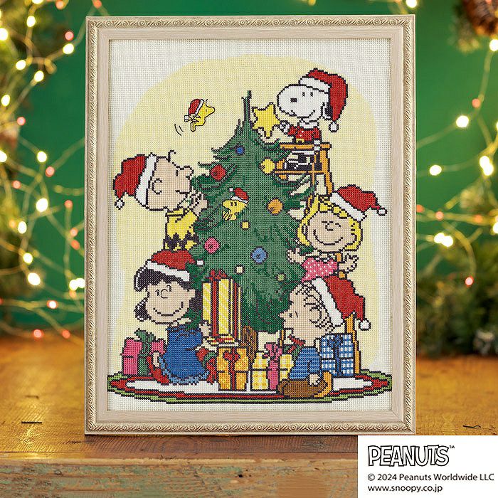 クロスステッチフレーム＜スヌーピーとツリーを囲んで＞ | リバティ