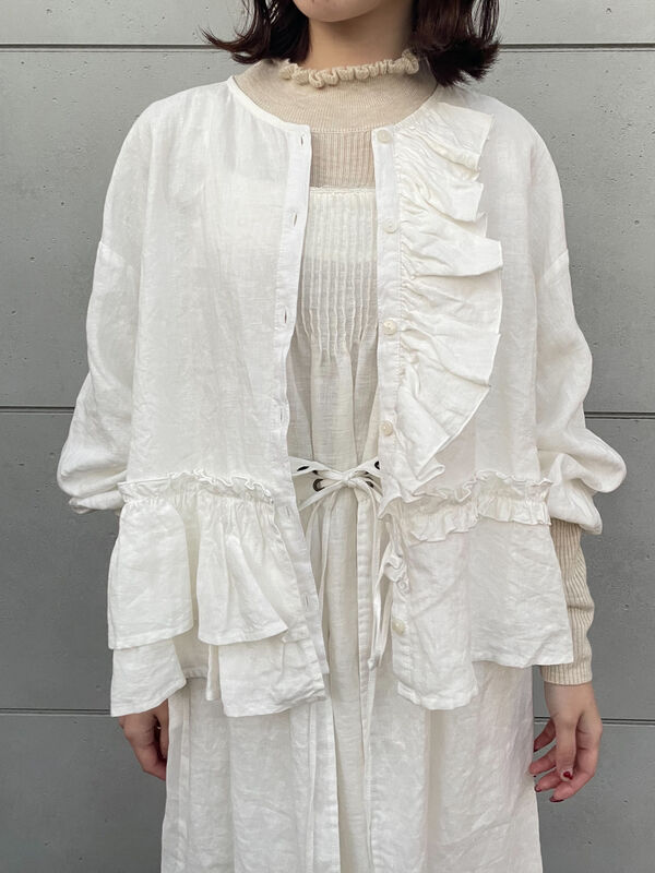 立川店/EC限定】リネン前開きフリルブラウス（オフホワイト/ブラック