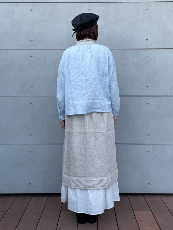 立川店/EC限定】リネン前開きフリルブラウス（オフホワイト/ブラック