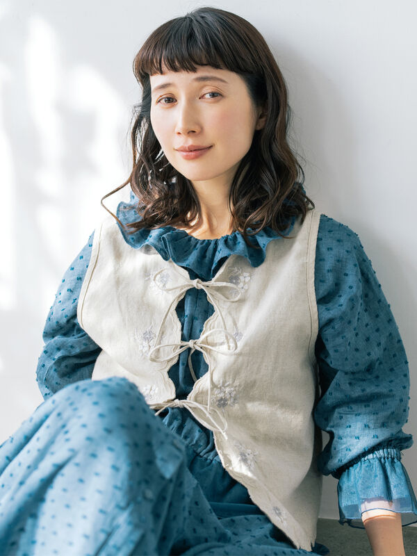 セール】 【kazumi×Samansa Mos2】刺繍入リボンベスト（ベージュ