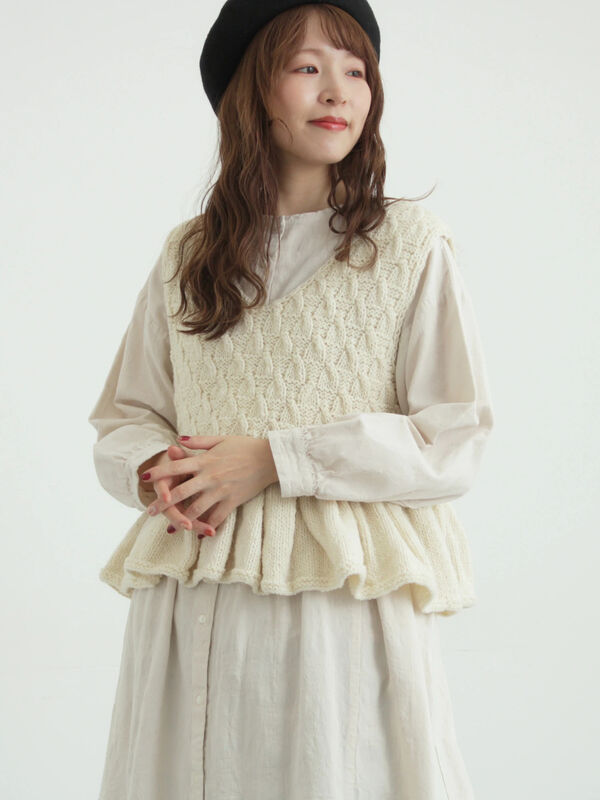 セール】 【ペルーニット】裾フリル前後着ベスト（オフホワイト