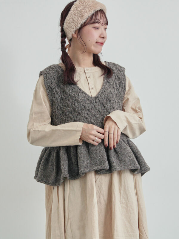 セール】 【ペルーニット】裾フリル前後着ベスト（オフホワイト