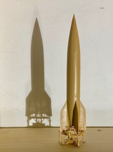 V2号ロケットの組み立て | 株式会社イゼナ