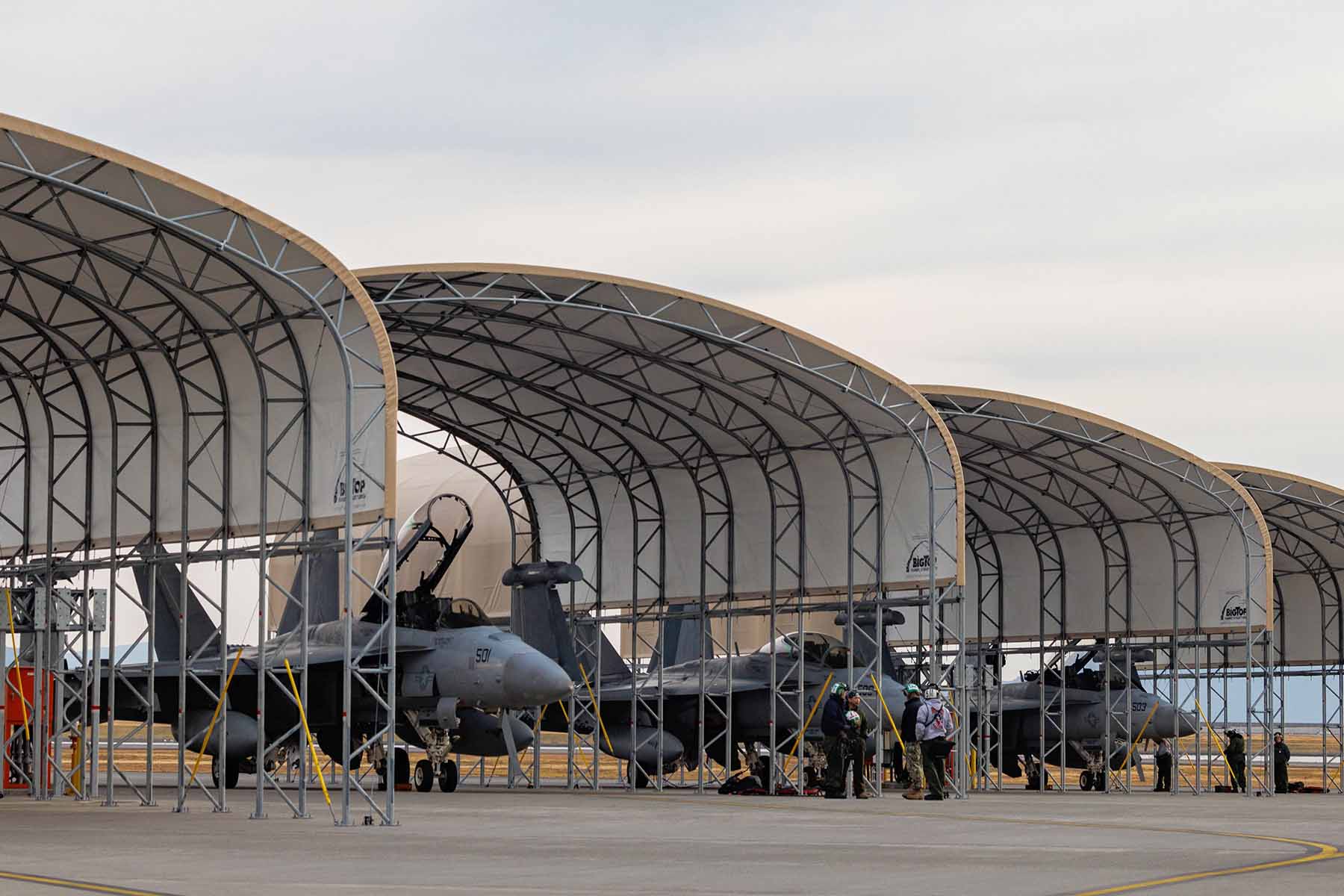 在日米海軍 第5空母航空団（CVW-5）が岩国からグアムへの航空機訓練