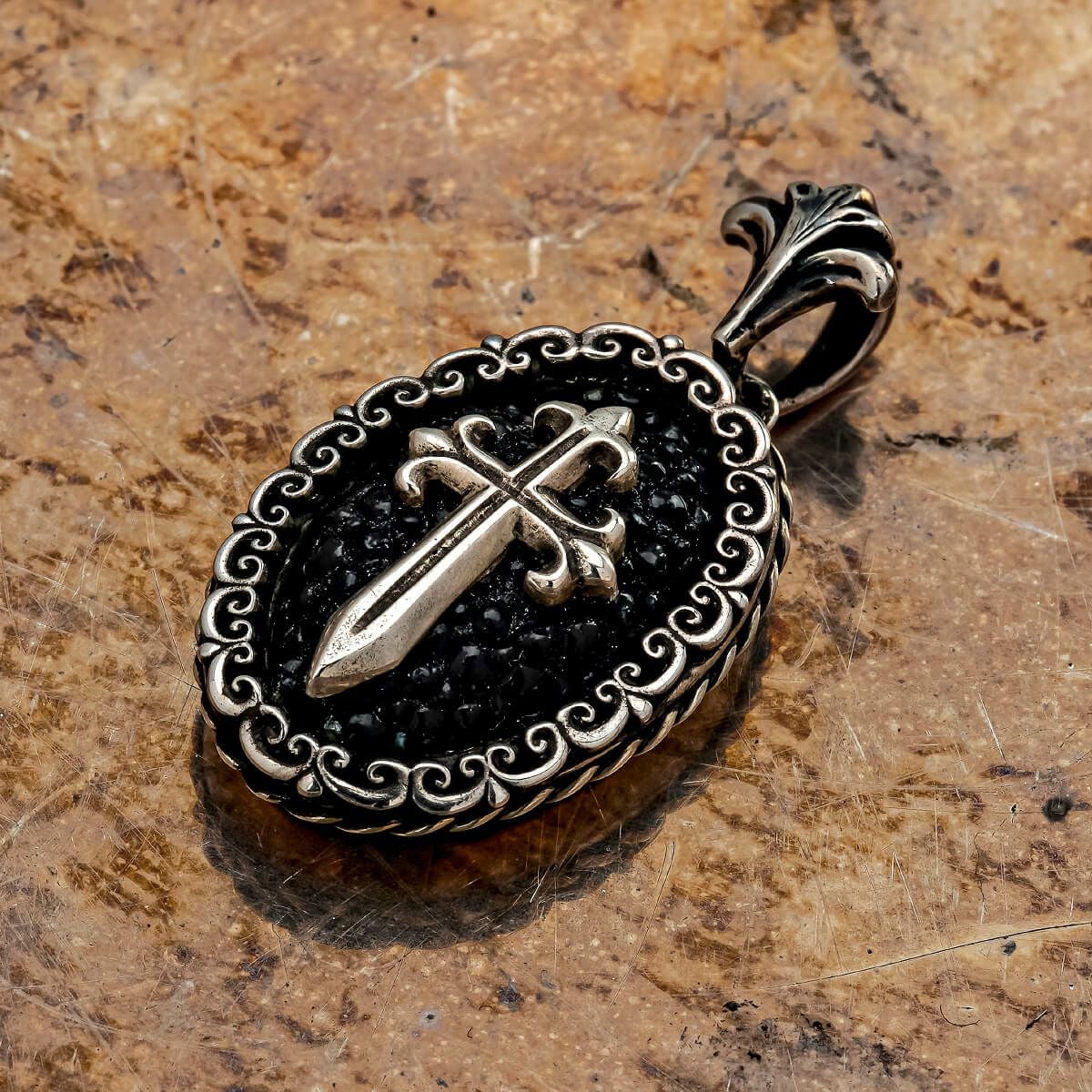 レザーズアンドトレジャーズ シェブロンホースシューリング L