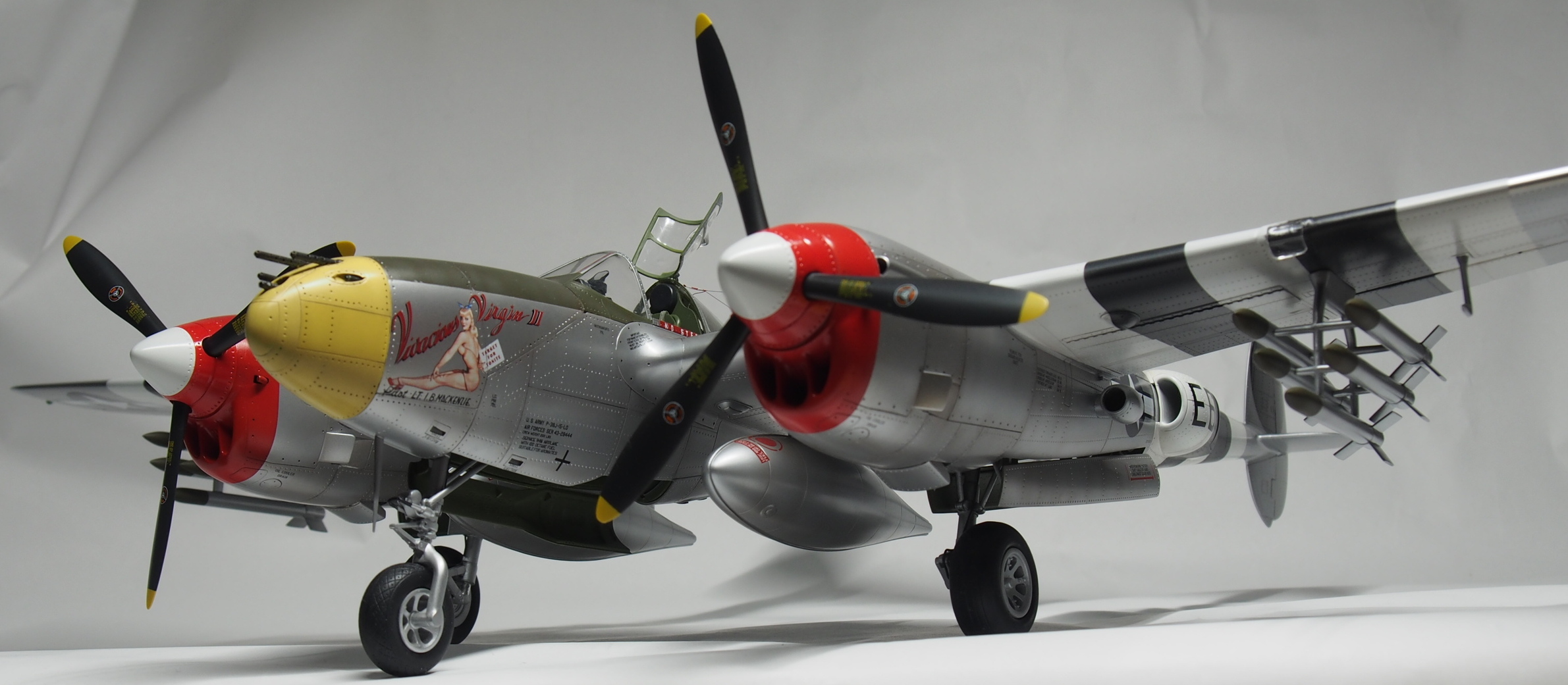 トランぺッター 1/32 P-38J ライトニング | JUNSANのミニチュア航空博物館