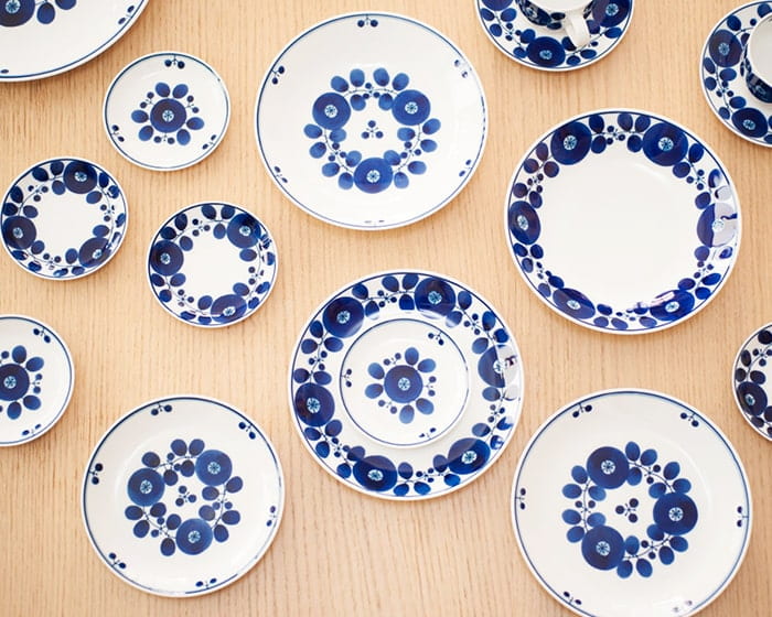 白山陶器ブルームシリーズ 瑠璃色の花が可愛い波佐見焼