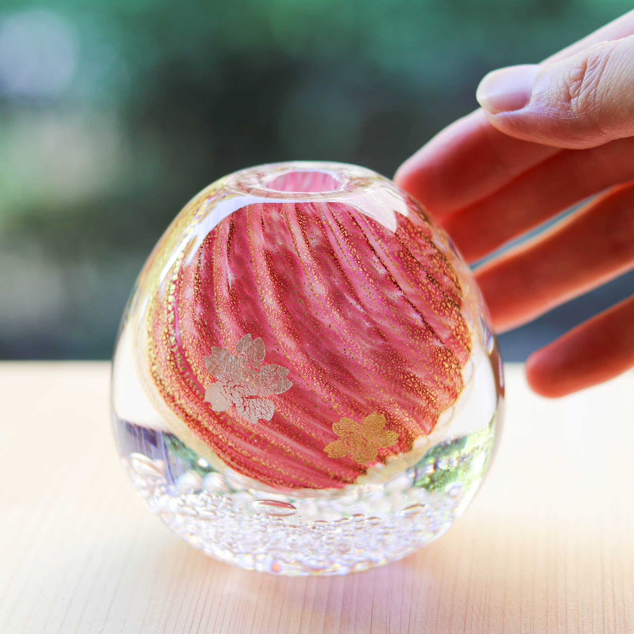 綾ガラス 一輪挿し | 月影の桜 | 金赤 | グラスアート黒木