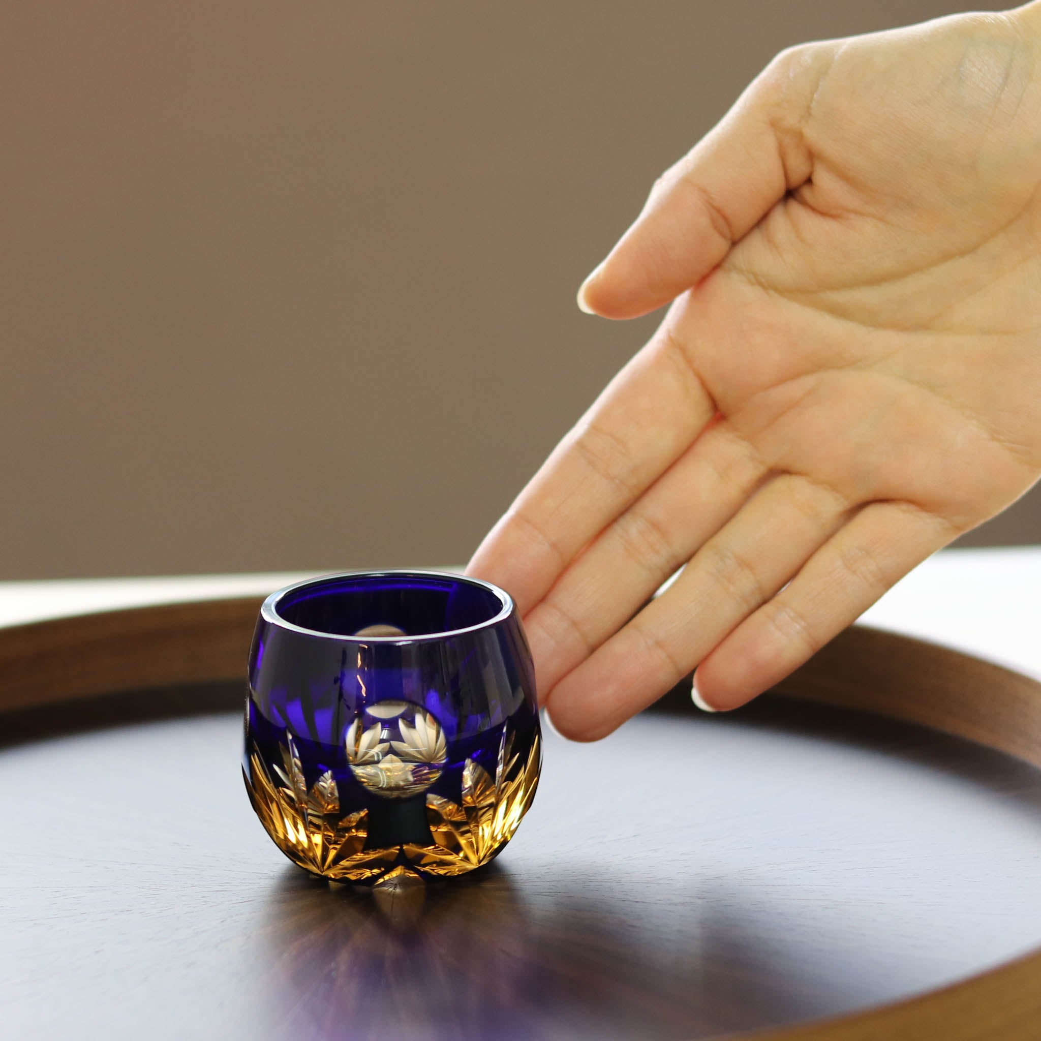 江戸切子 樽型ぐい呑み｜朧月｜瑠璃｜山田硝子