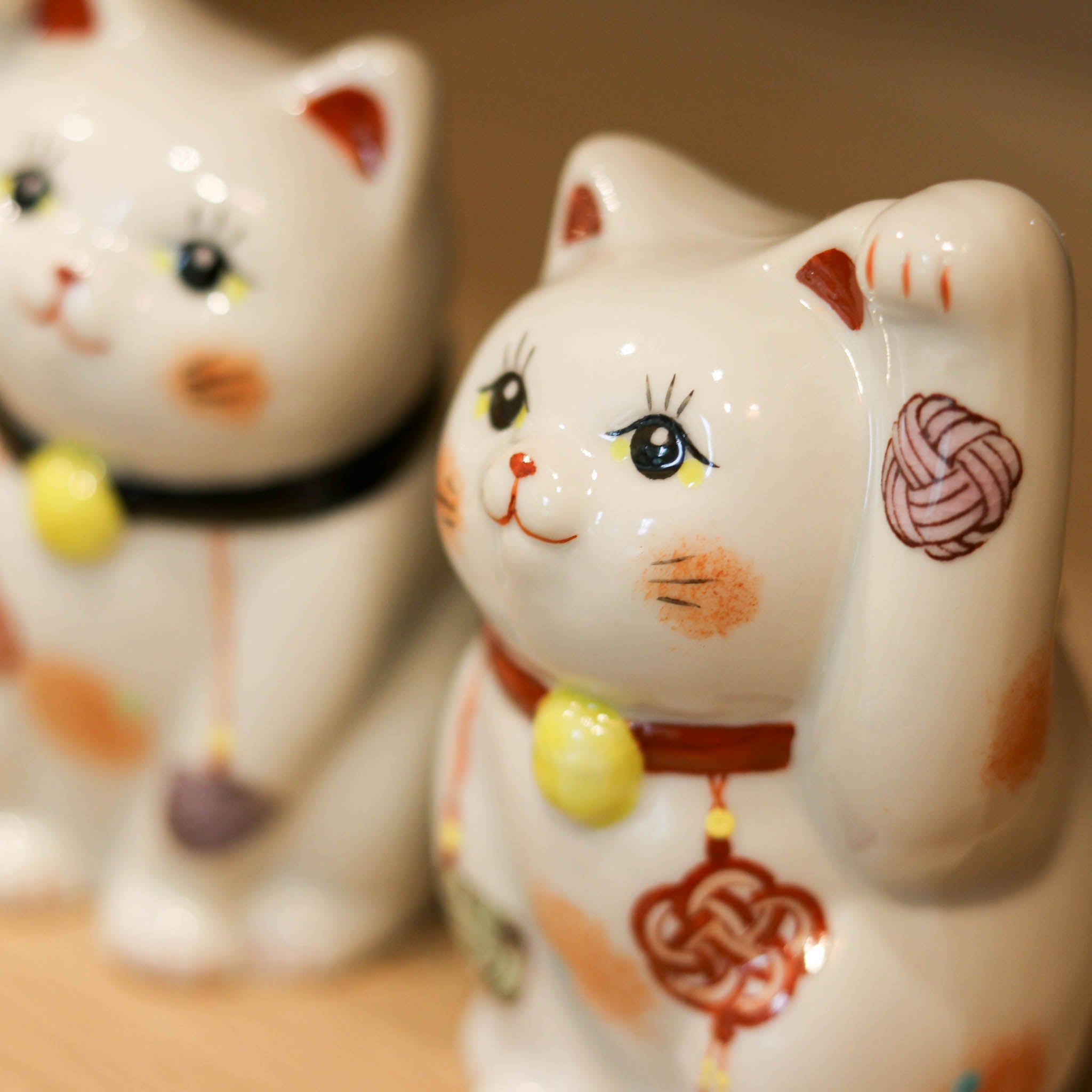 九谷焼 置物 | 招き猫 水引-結- ペアセット | 黒・赤 | 虚空蔵窯