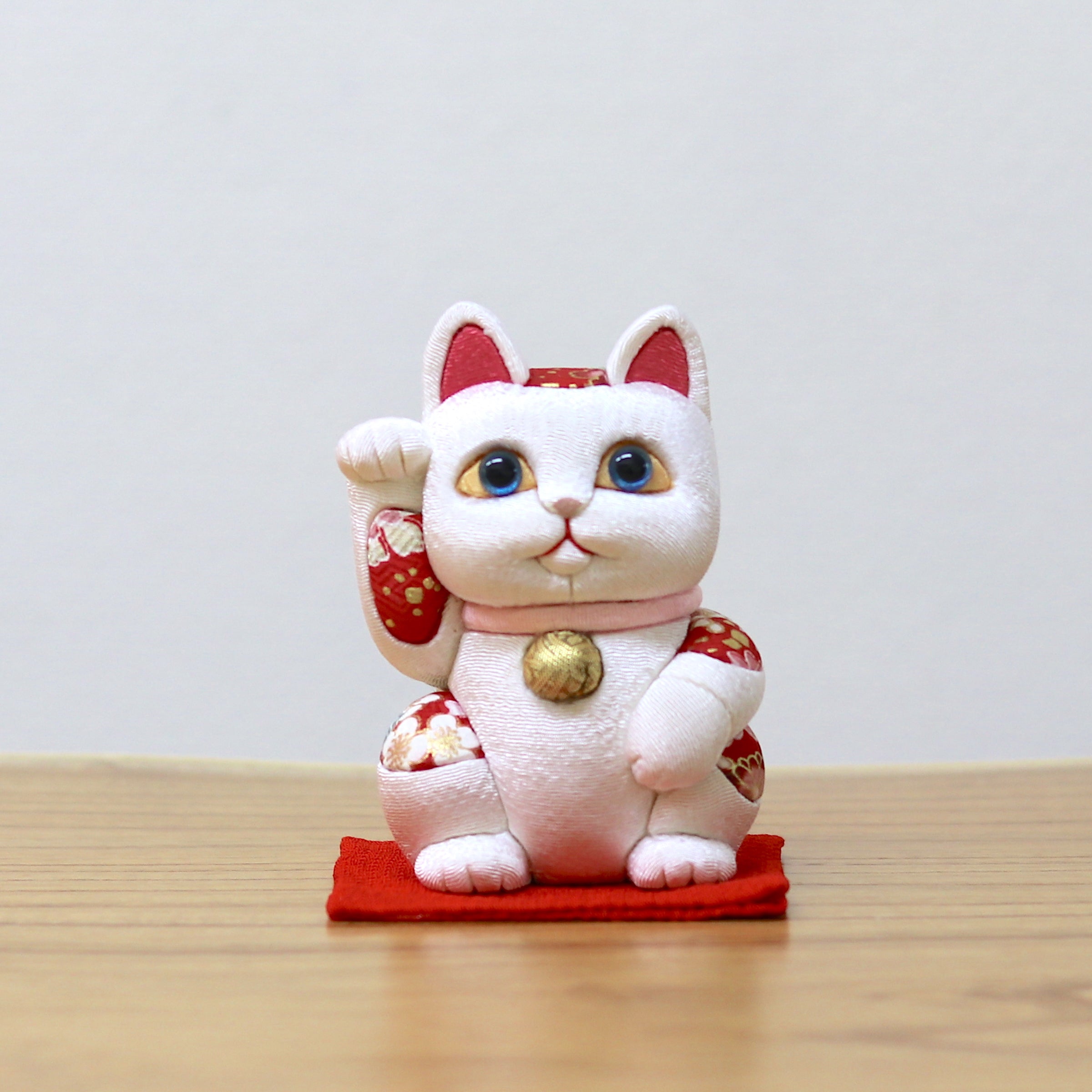 招き猫 | 江戸木目込み 招き猫 風水(中) | 白色 | 柿沼人形