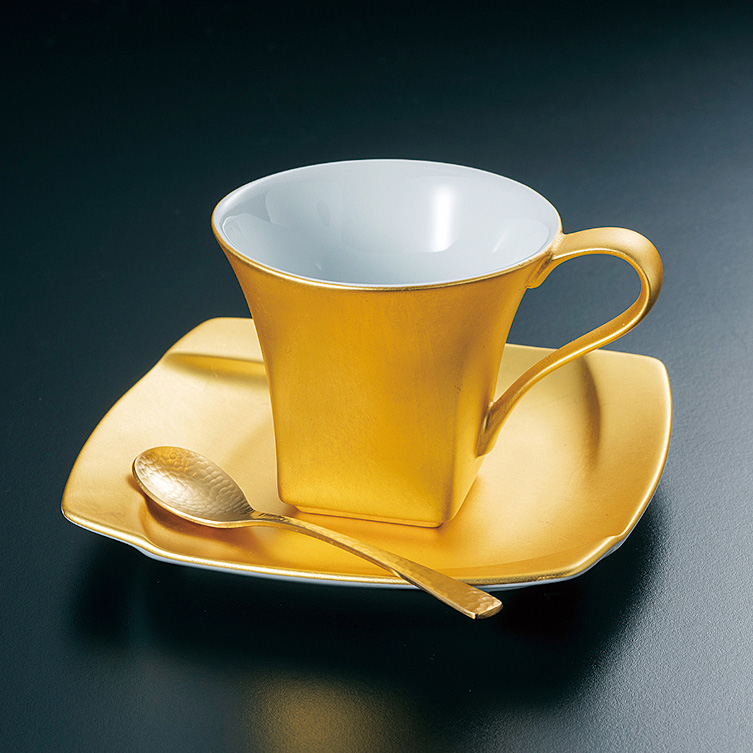 金の美しさを極めた、おもてなしにおすすめの珈琲カップ＆ソーサー