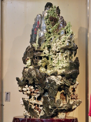 翡翠(ひすい)』 象牙と石の彫刻美術館～ジュエルピア～