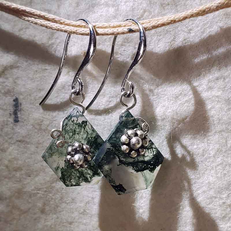 ペンタゴンのモスアゲート・花飾りのピアス | ハンドメイドジュエリー