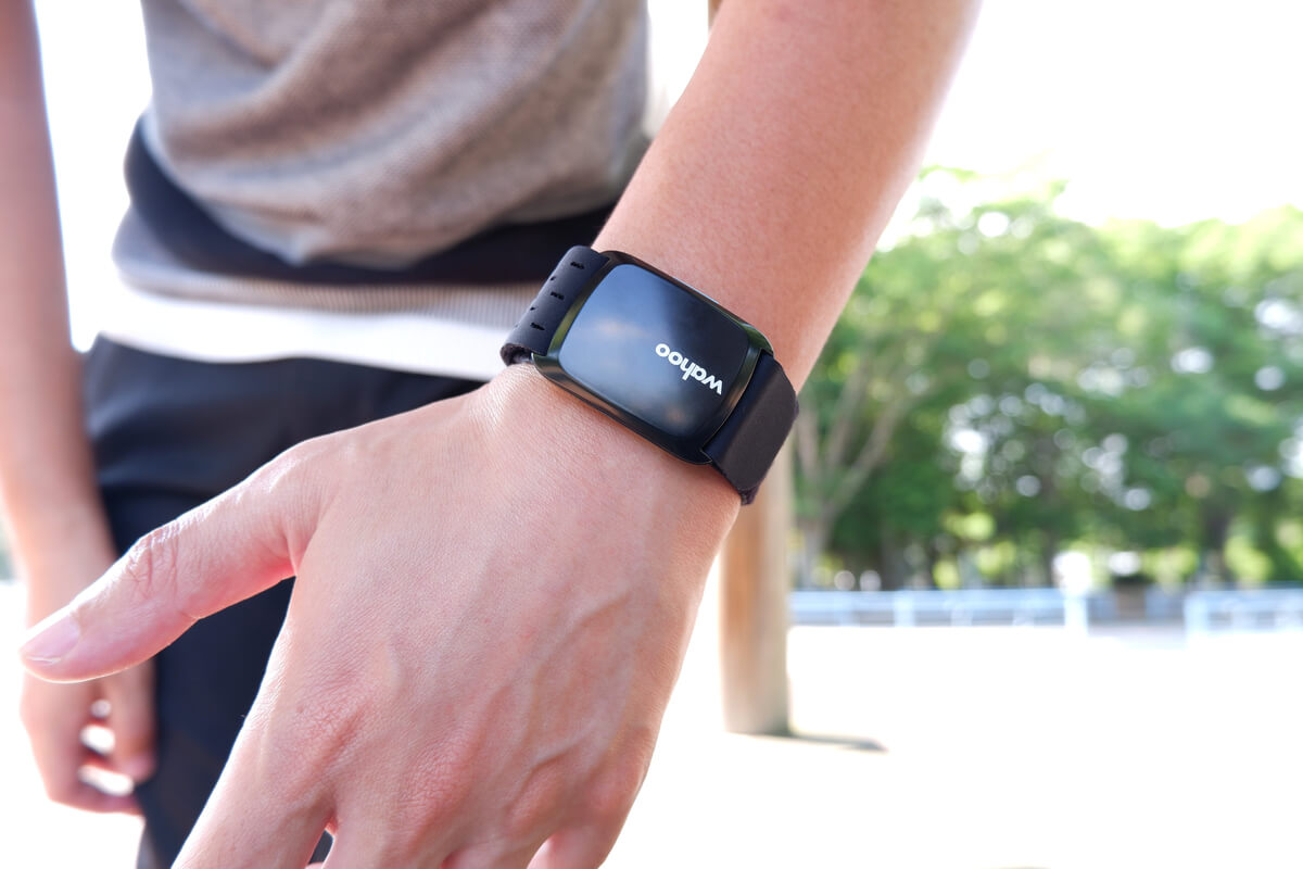 腕に装着する心拍計「Wahoo Tickr Fit」胸バンドに劣らず高精度 | 週末