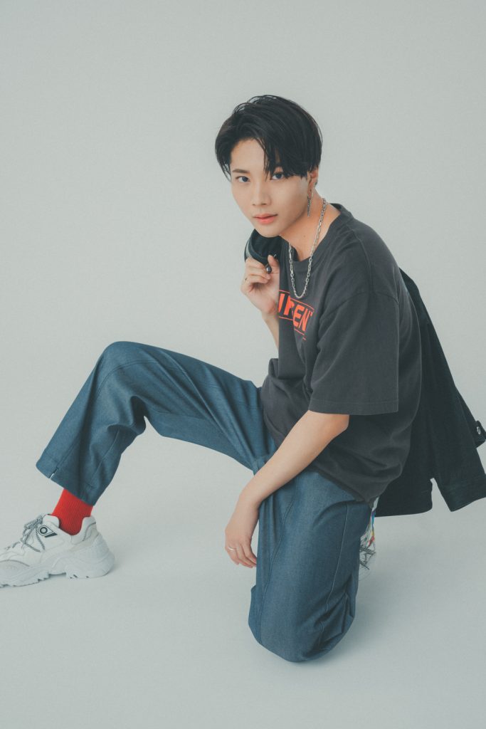 話題の4人組・OWVがJJ初登場！ 中川勝就くんの“お仕事前の儀式”とは!? - JJ