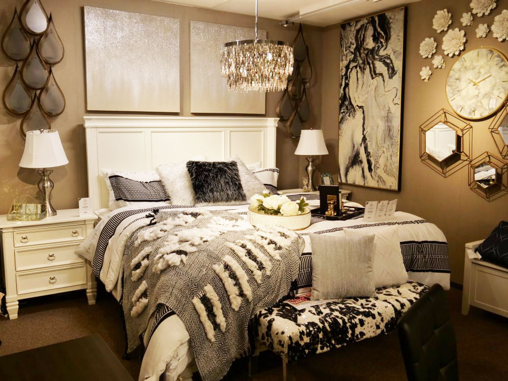 ハウスとホームは違う」アメリカ輸入家具の世界と価値観 アシュレイ