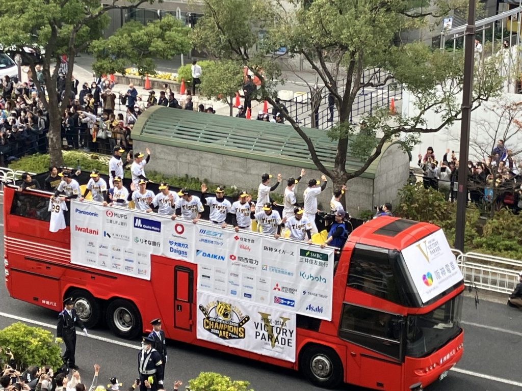 阪神・オリックスVパレード」振り返り 45万人が祝った兵庫・神戸