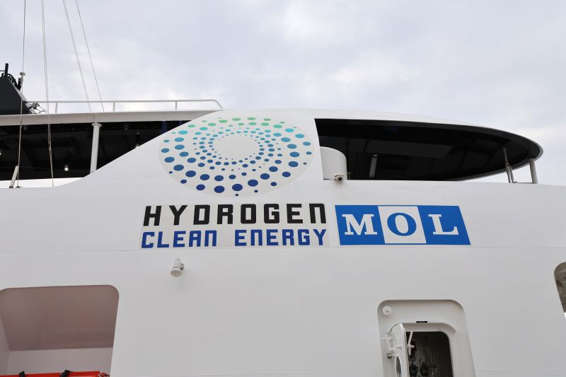 環境にやさしい最先端のクルーズ船「HANARIA」が神戸にやってきた