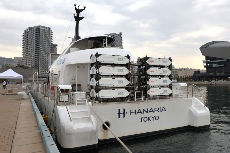 環境にやさしい最先端のクルーズ船「HANARIA」が神戸にやってきた