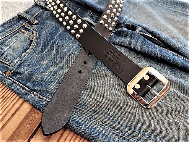 パンクロックスタイル コーン（円錐）スタッズベルト 3連シルバー