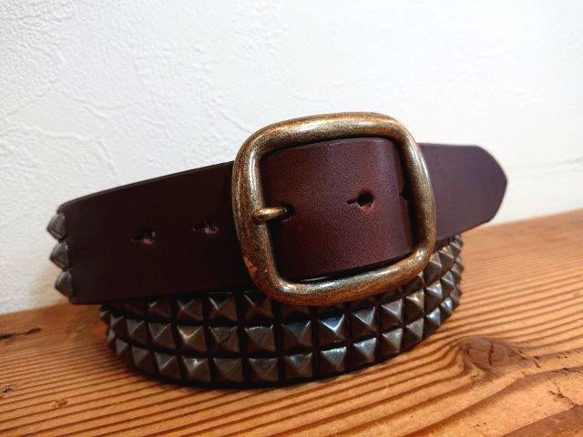 ピラミッドスタッズベルト 3連ピラミッド エイジングブラス 栃木レザー