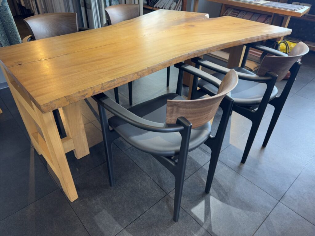 丸亀市に柏木工・シックアームチェア納品 | 住賓館オフィシャル | 世界