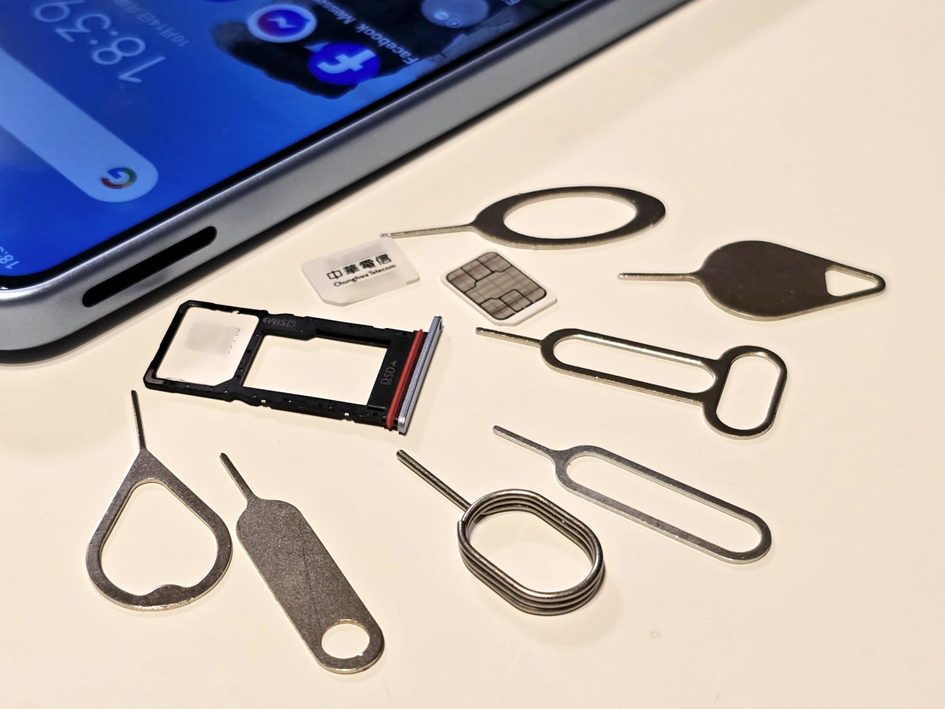 SIMカード絶滅の日まで続けたいSIMピン・コレクション - ケータイ Watch