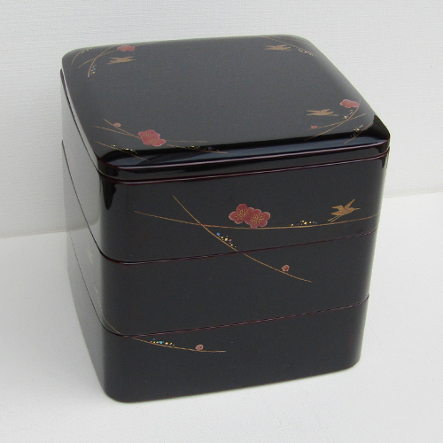 輪島塗 重箱 角形 三段 胴張り -梅に鶯の蒔絵仕上げ-[内面朱色/外面黒