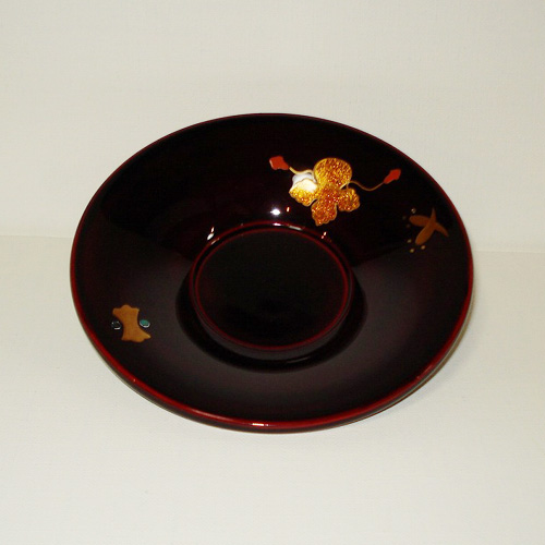 輪島塗 茶托 丸形 -宝尽くしの高蒔絵仕上げ- [内外面とも朱タメ色