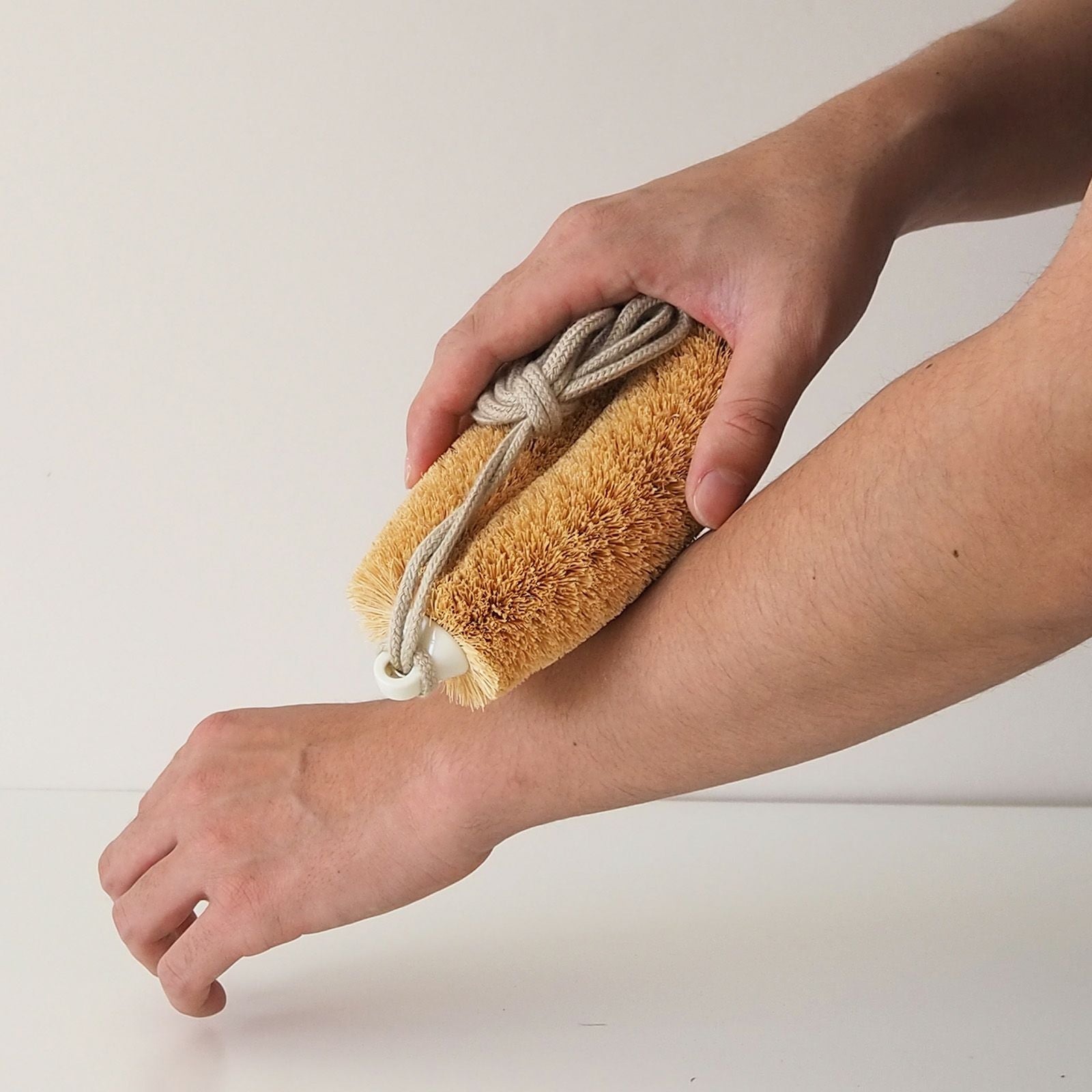 ニシオくん（ひも付） | ボディケア - 亀の子束子公式オンラインストア