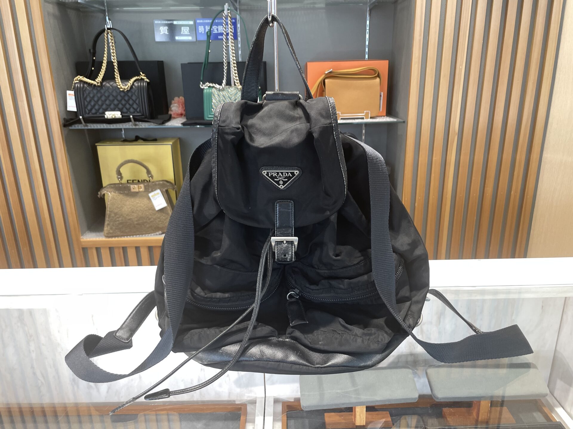 プラダ買取】リュックxレザー V131の査定ポイント徹底解説！高額査定