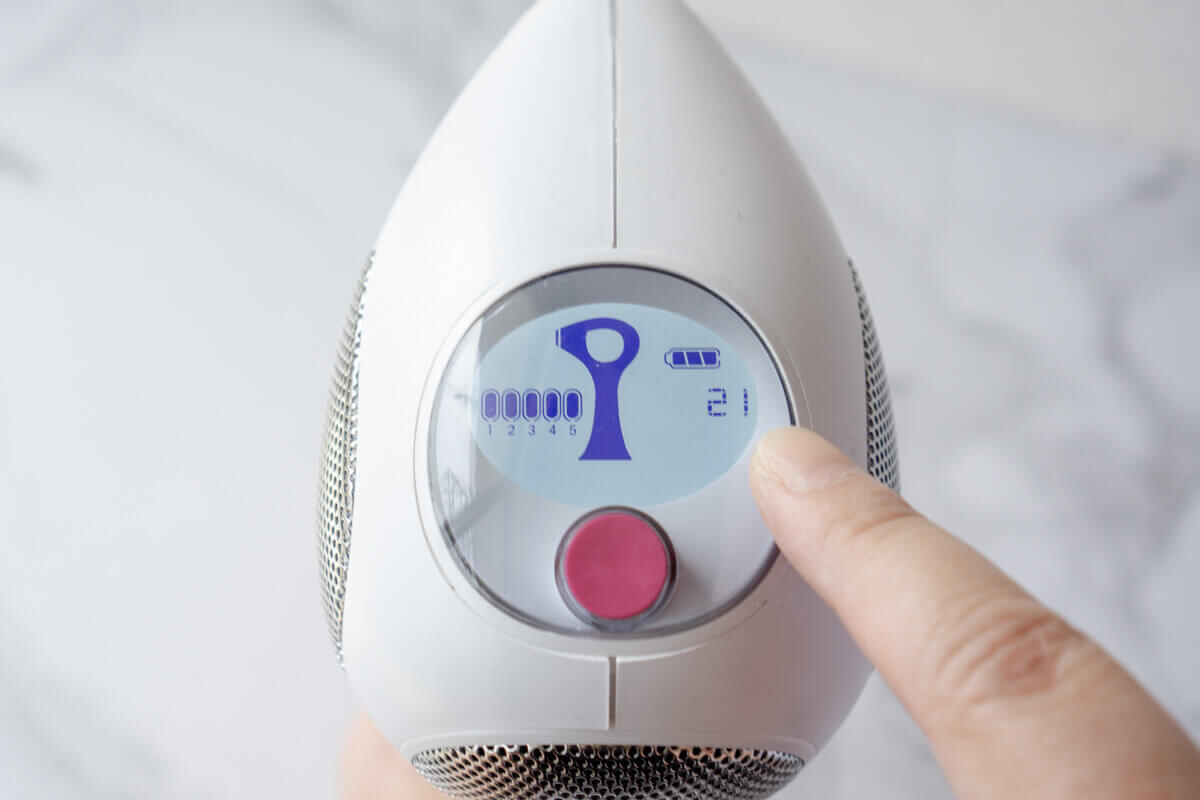 ついに日本での発売再開！パーソナルレーザー脱毛器トリア 4X 使用