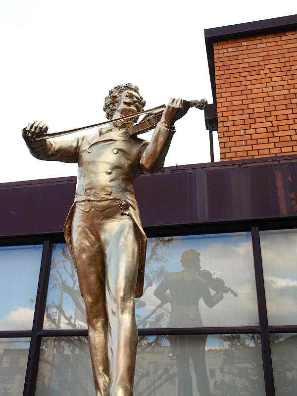 ヨハン・シュトラウス二世像 | 発見アートスポット！宝塚100選 | 宝塚