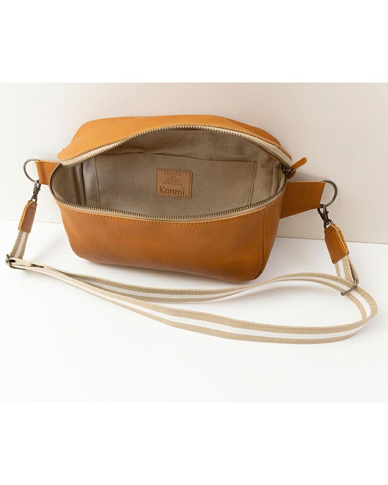 ごきげんな暮らしをくれる防水レザーバッグ「All story ボディバッグ