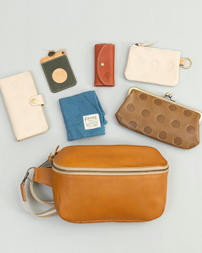 ごきげんな暮らしをくれる防水レザーバッグ「All story ボディバッグ