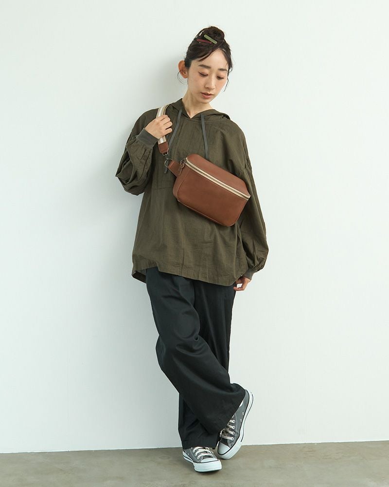 ごきげんな暮らしをくれる防水レザーバッグ「All story ボディバッグ