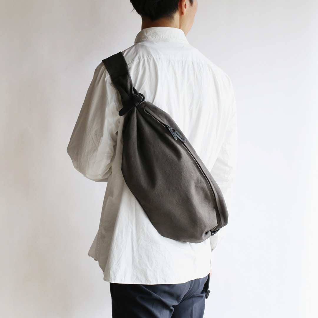 備長炭染め帆布ボディバッグ | 香久山鞄