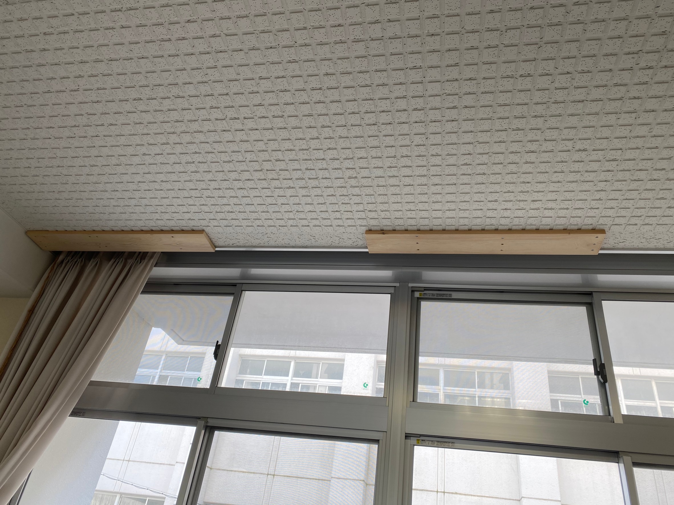 プロジェクタースクリーンの取り付けのご紹介 | 鹿児島オフィスづくり.com